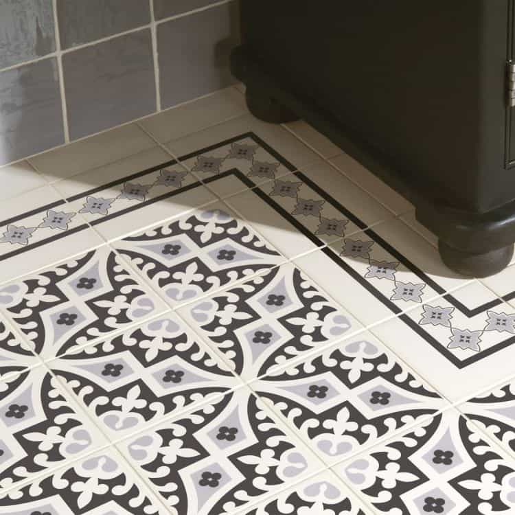 Romanesque Light Grey / Black 151 x 151 x 9